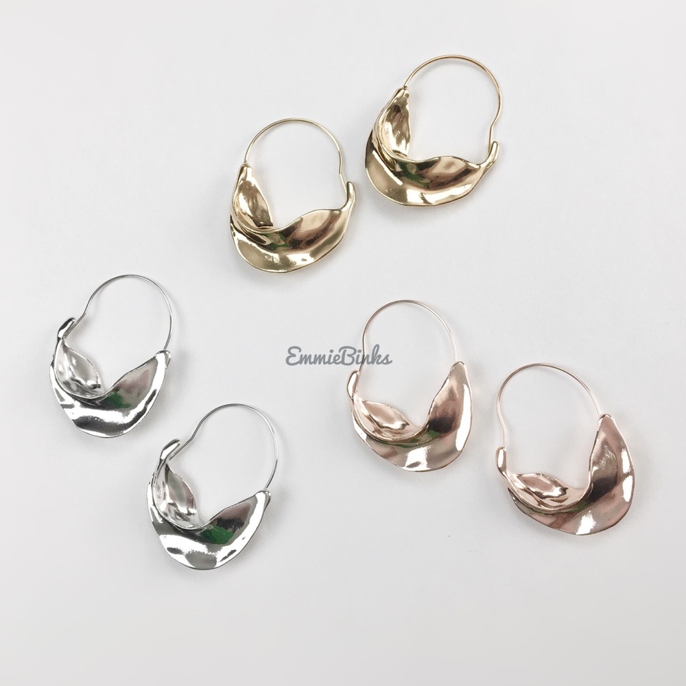 ✨3/$38 New Anthropologie Fulani Twist Hoop Earrings ~ Crescent Hoops Metallic - Picture 3 of 14